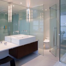 Miroir et paroi de douche sur mesure d'une salle de bain à Marignane